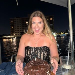 Meet your Posher, Lauren